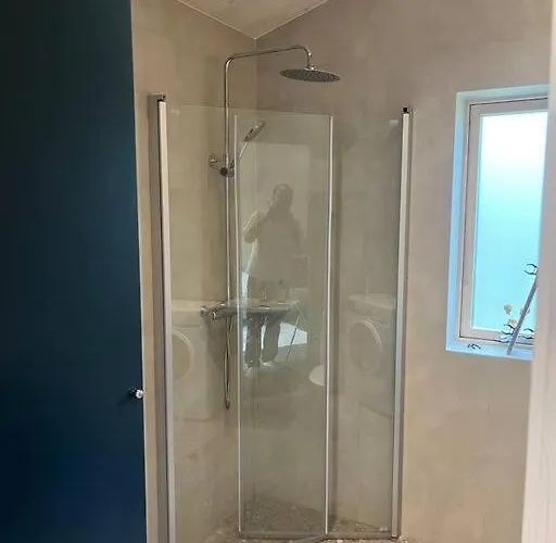 Mysigt Attefallshus Med Naerhet Och Hav *