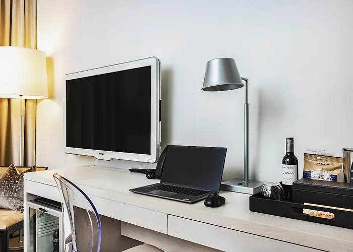 מלון Riverton 4*