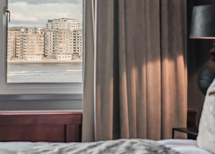 Quality Waterfront Hotel