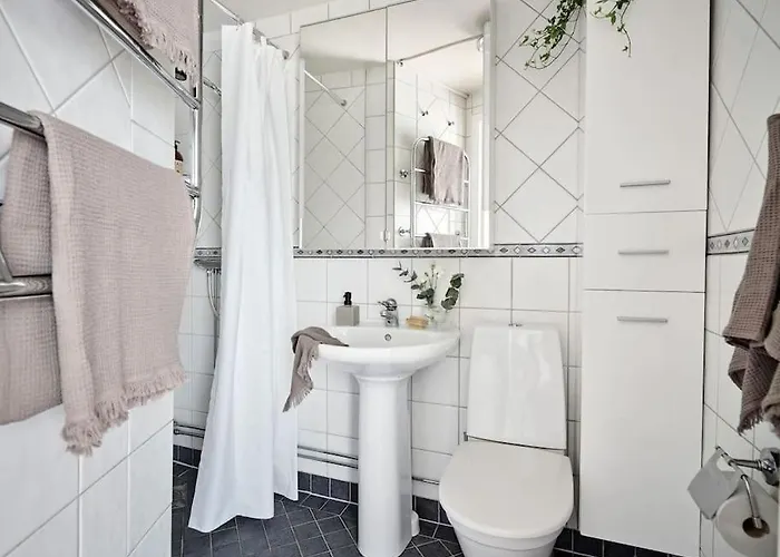 Rymlig Och Modern Laegenhet I Lugnt Laege