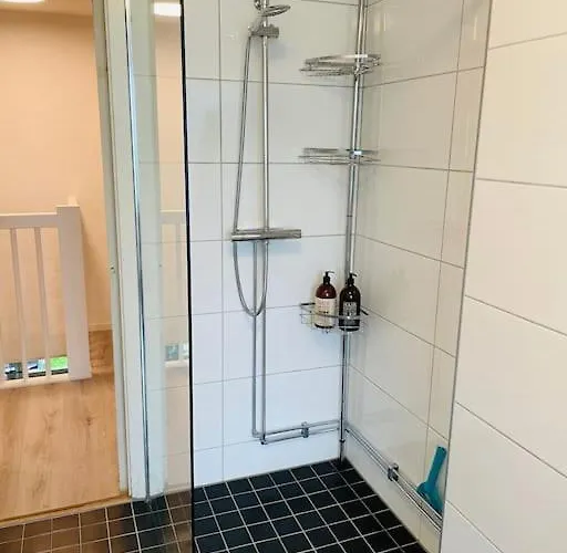 Hus Med 12 Baeddar Naera Och Gratis Parkering Villa