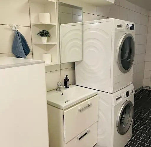 Hus Med 12 Baeddar Naera Och Gratis Parkering Gothenburg