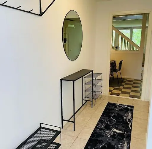 Hus Med 12 Baeddar Naera Och Gratis Parkering Villa *