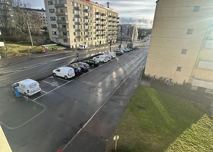 Apartment Modern With Balconies And Full Kitchen For Up To 5 Guests Gothenburg