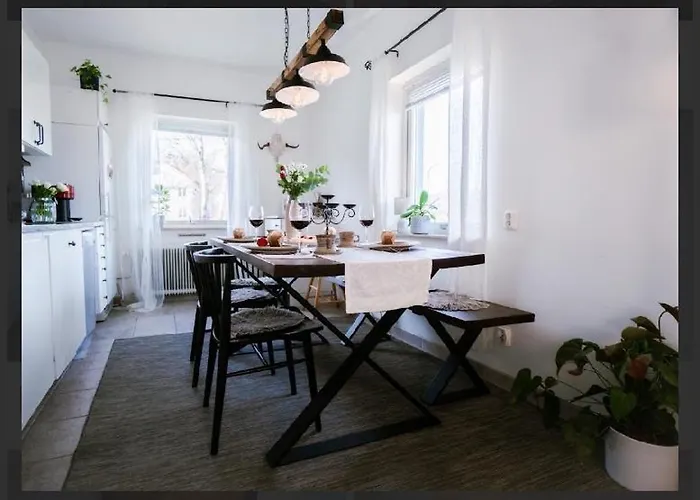 Haha Nordic Partille Large 3br For 7 Guests With 2 Kitchens, Garden & Parking * Göteborg