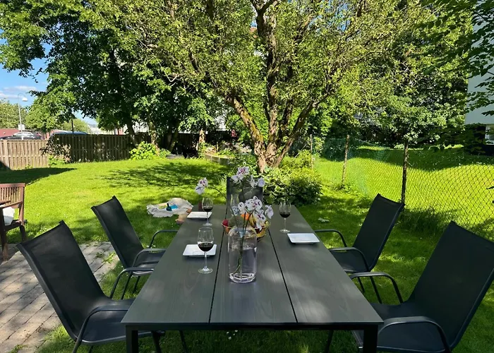 Haha Nordic Partille Large 3br For 7 Guests With 2 Kitchens, Garden & Parking * Göteborg