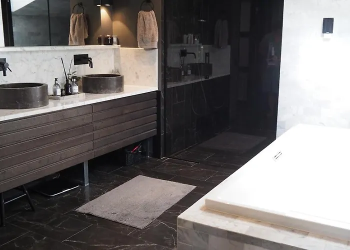 Social Near The Sea! Villa