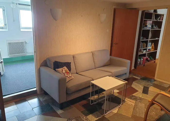 Apartment Cozy In 50s 10 Min Tram Ride To *