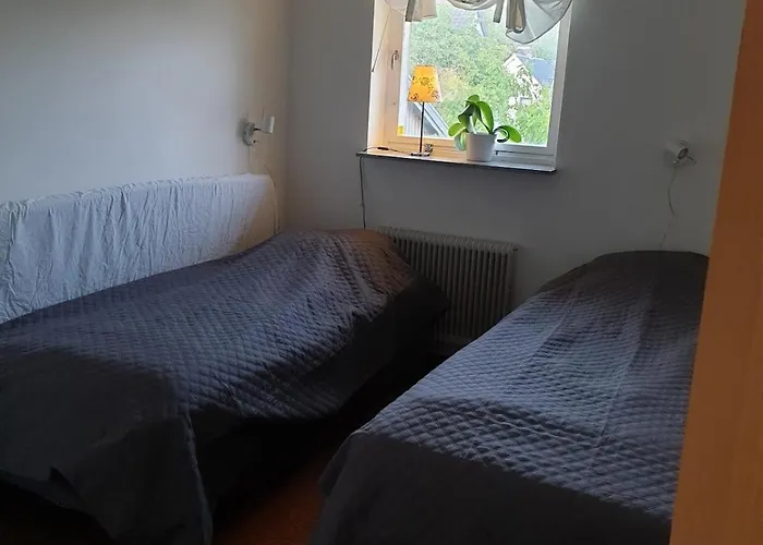 Apartment Cozy In 50s 10 Min Tram Ride To Gothenburg