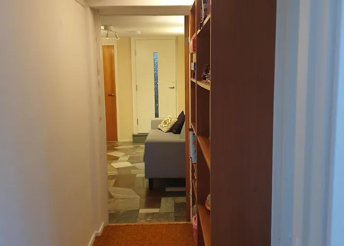 Apartment Cozy In 50s 10 Min Tram Ride To