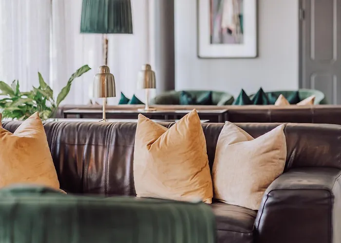 Otel Apple & Konferens