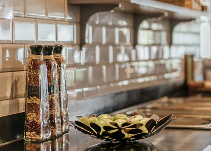 Otel Apple & Konferens