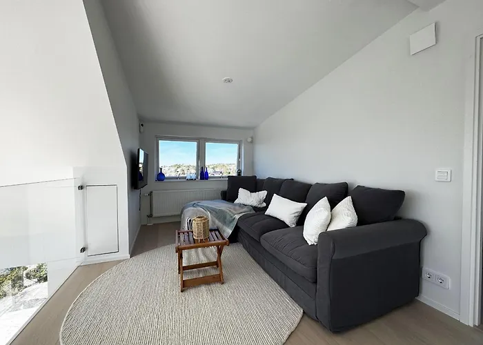 Holiday home Welcome To A Charming In Vaestra Froelunda *