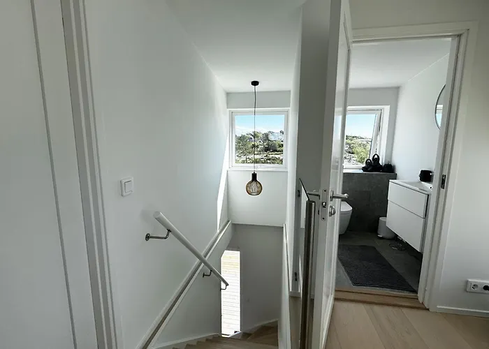 Welcome To A Charming In Vaestra Froelunda Holiday home