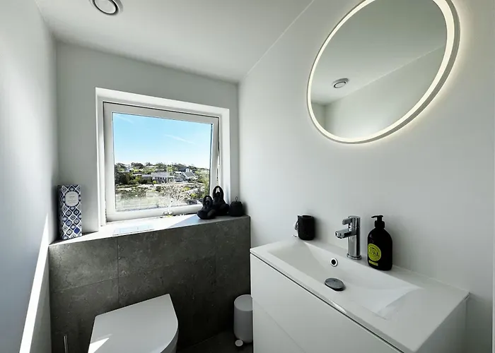 Welcome To A Charming In Vaestra Froelunda Holiday home