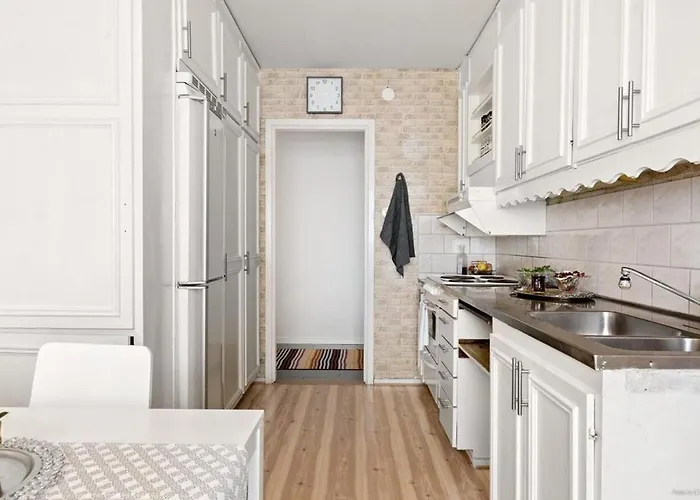 Cozy Near Volvo Cars *