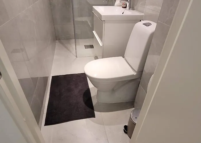 Апартаменты Two Bedroom Modern Near Volvo Cars