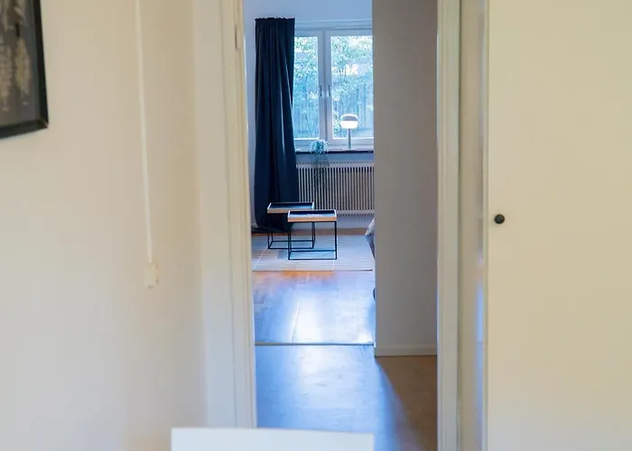 Welcoming Near Cafés, City&tram Lines *