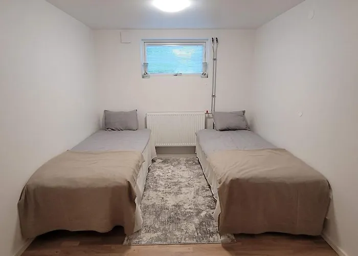 Two Bedroom Modern Near Volvo Cars Апартаменты Гётеборг