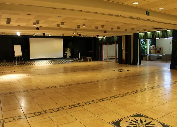 Otel Apple & Konferens 3*