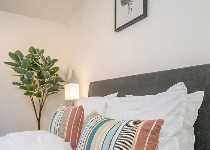 Calm Linne With Feel, Steps From Haga Apartment *