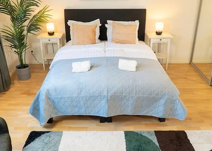 Earth-toned Studio, Near Haga & Jaerntorget Apartman Göteborg