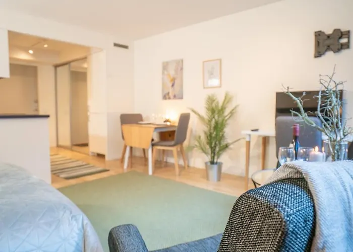 Calm Linne With Feel, Steps From Haga Apartment