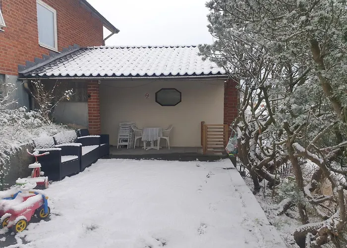 Cozy In 50s 10 Min Tram Ride To Apartment *