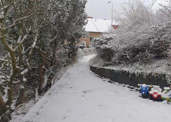Cozy In 50s 10 Min Tram Ride To * Gothenburg