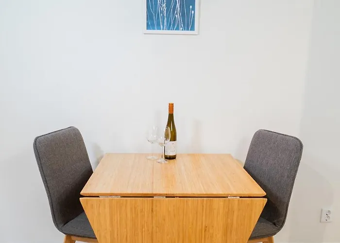 Warm Modern In The Heart Of Linne & Haga Daire