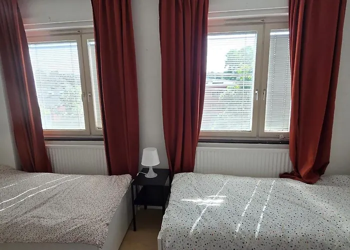 Cozy 15 Min From Volvo Cars Appartement *