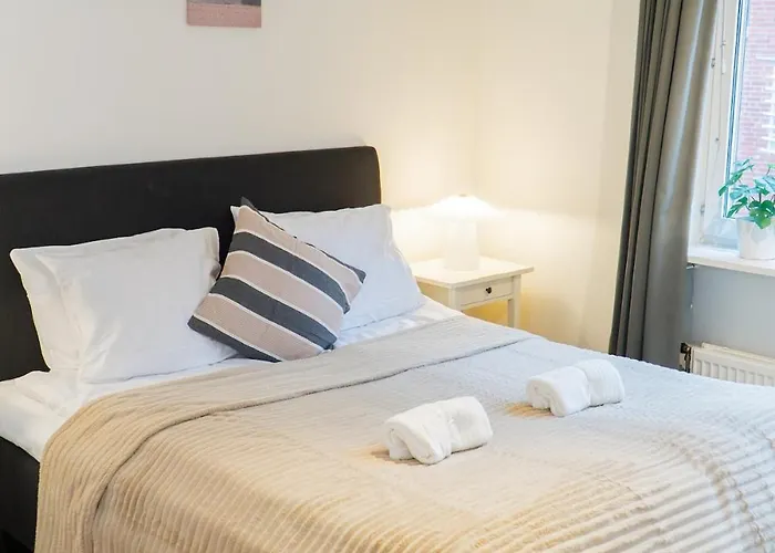 Daire Warm Modern In The Heart Of Linne & Haga