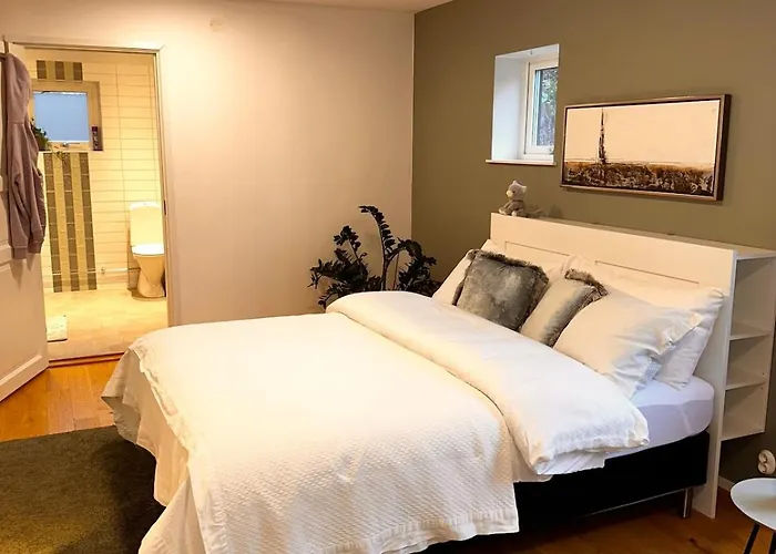 Beautiful House Close To Center 빌라 *