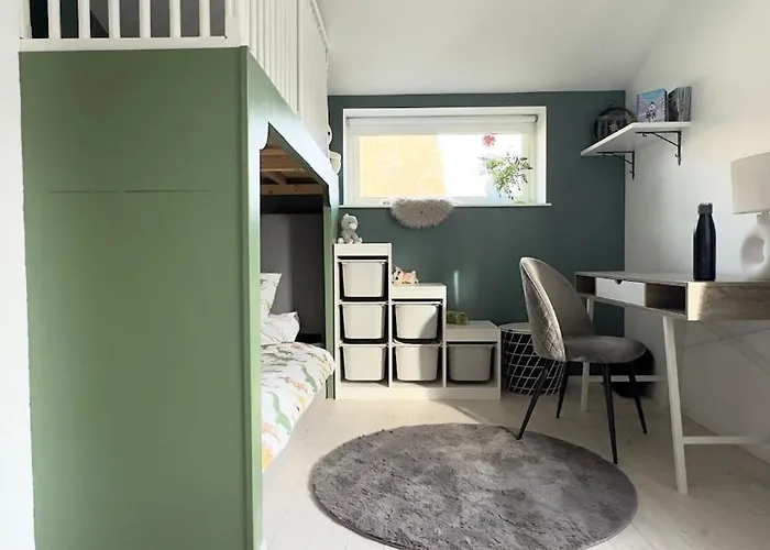 Beautiful House Close To Center 빌라 *