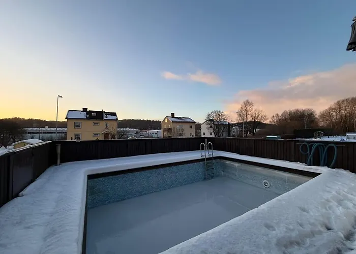 Workers House - 4 Bedroom - 7 Beds - Near Volvo - Desks Gothenburg