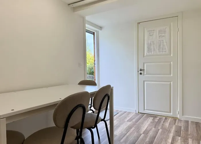 Workers -3 Br - 6 Beds - Free Parking