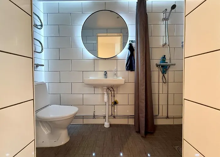 Workers Basement - 3 Bedroom - 6 Beds - 2 Baths - Parking - Volvo