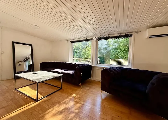 Workers - 5 Bedroom - 2 Bath - Volvo - Parking Gothenburg