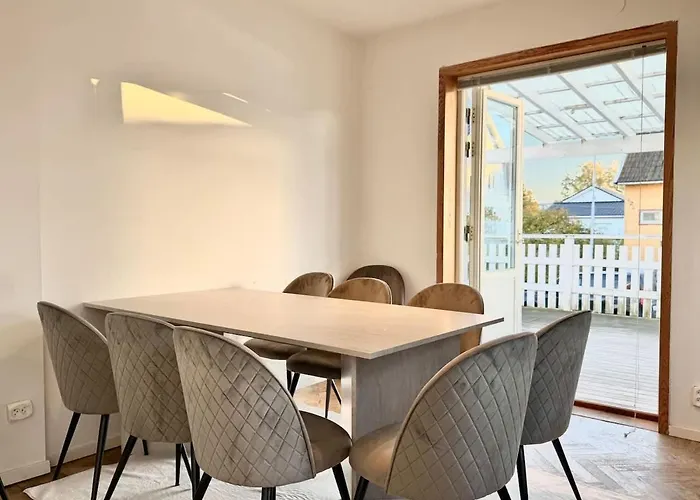 Workers Big - 5 Bedroom - 2 Bath - Volvo