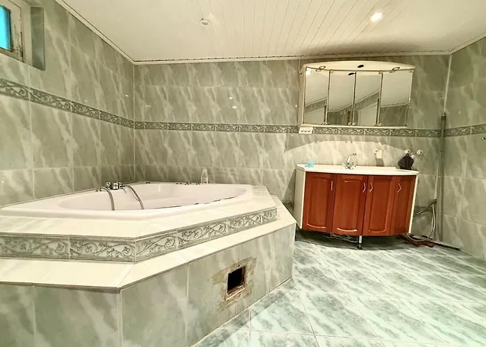 Workers - 5 Bedroom - 2 Bath - Volvo - Parking