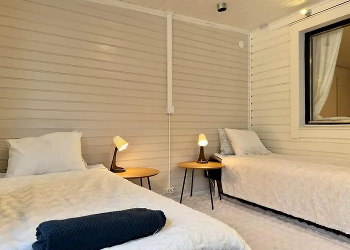 Workers Premium - 5 Bedroom - 10 Beds - Parking