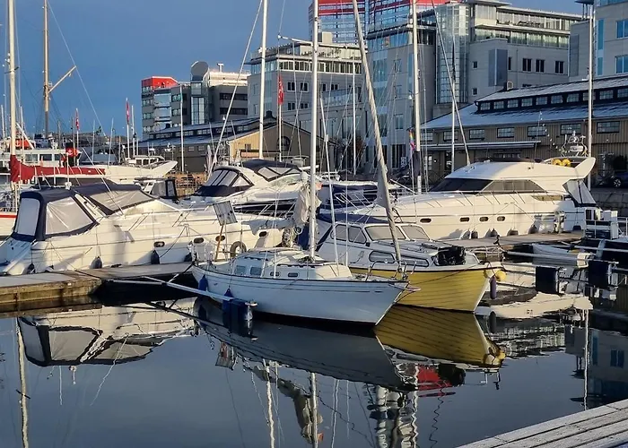 Cozy Sailboat In 예테보리