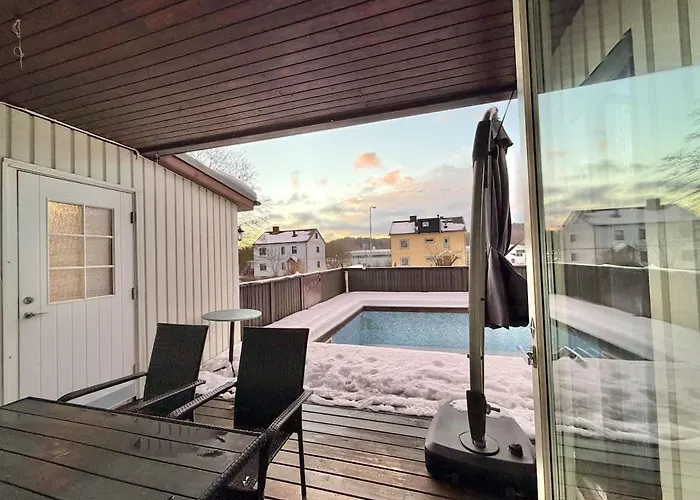 Workers House - 4 Bedroom - 7 Beds - Near Volvo - Desks Holiday home Gothenburg