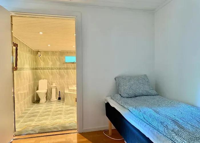 Holiday home Workers - 5 Bedroom - 2 Bath - Volvo - Parking *