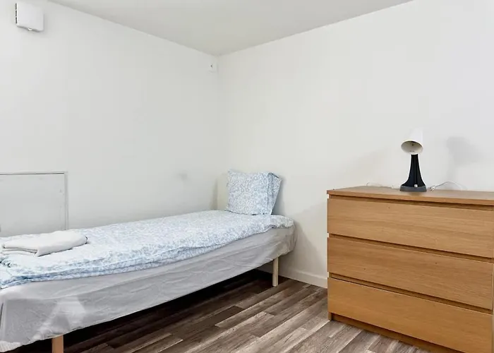 Workers -3 Br - 6 Beds - Free Parking Vakantiehuis *