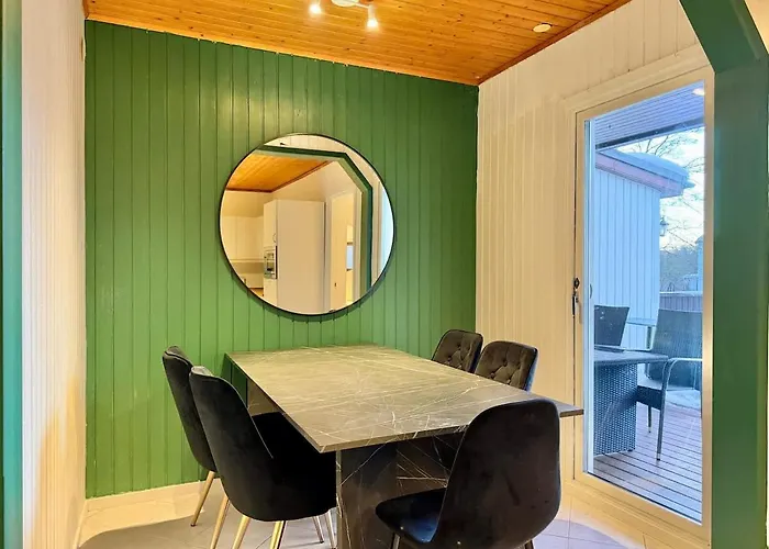 Holiday home Workers House - 4 Bedroom - 7 Beds - Near Volvo - Desks Gothenburg