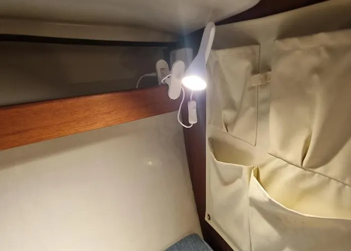 보트호텔 Cozy Sailboat In