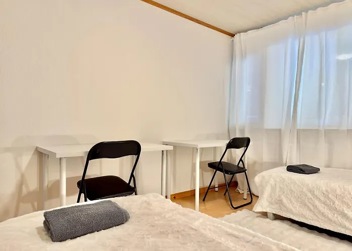 Workers Premium - 5 Bedroom - 10 Beds - Parking *