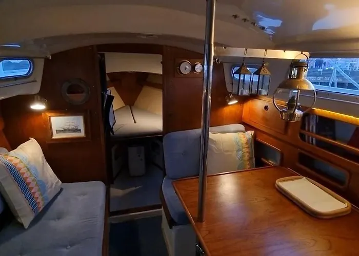 Cozy Sailboat In 보트호텔 예테보리