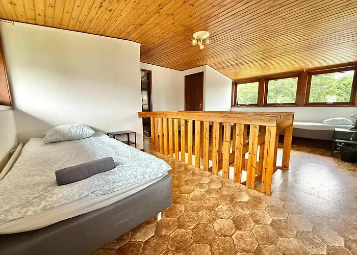 Workers - 11 Beds - Parking - Near Volvo